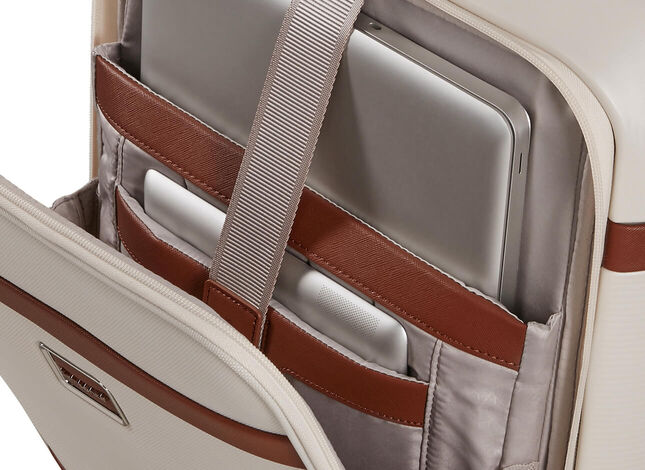 Predné vrecko s priehradkou na notebook