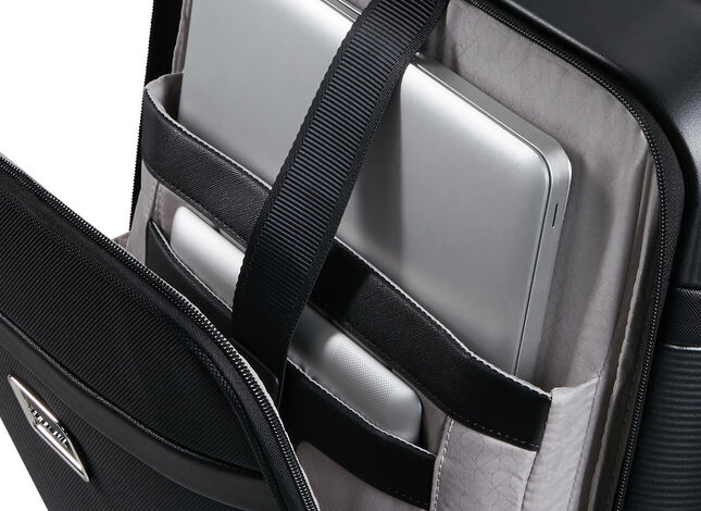 Predné vrecko s priehradkou na notebook