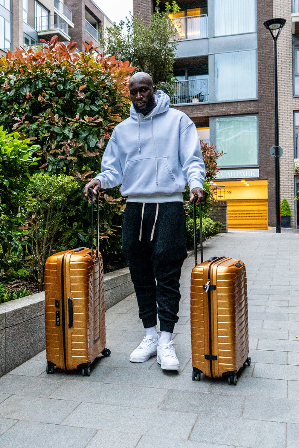 Samsonite CESTUJTE AKO FUTBALOVÁ HVIEZDA CESTUJTE AKO FUTBALOVÁ HVIEZDA